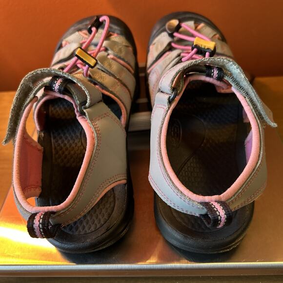 Keen Water Shoes - Pink & Gray - Girls Size 5 - Hiking Sport Sandals EUC - Picture 7 of 10